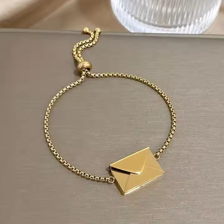 Personalized 18K Gold Plated Envelope Pendant Bracelet - Customizable Openable Love Letter Surprise Bracelet for Loved Ones, Perfect Gift for Valentine's Day, Anniversaries, and Special Occasions
