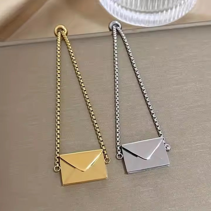 Personalized 18K Gold Plated Envelope Pendant Bracelet - Customizable Openable Love Letter Surprise Bracelet for Loved Ones, Perfect Gift for Valentine's Day, Anniversaries, and Special Occasions