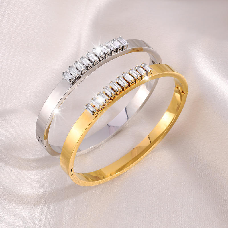 Hot Sale Versatile Retro Fashion Ins Style Gold Plated Stainless Steel Diamond Bangle Women