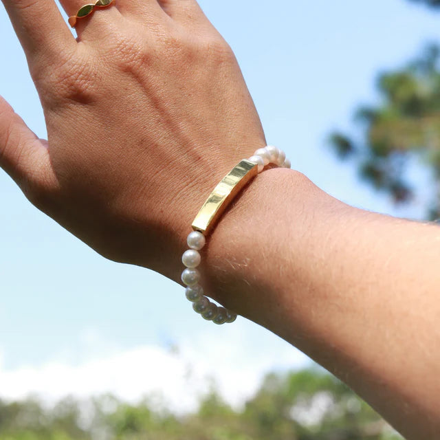 Customizable Pearl Engravable Stretch Curved Bar Bracelet