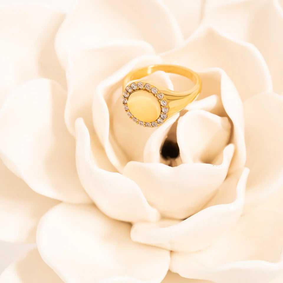 Personalizable Signet Ring With Stones
