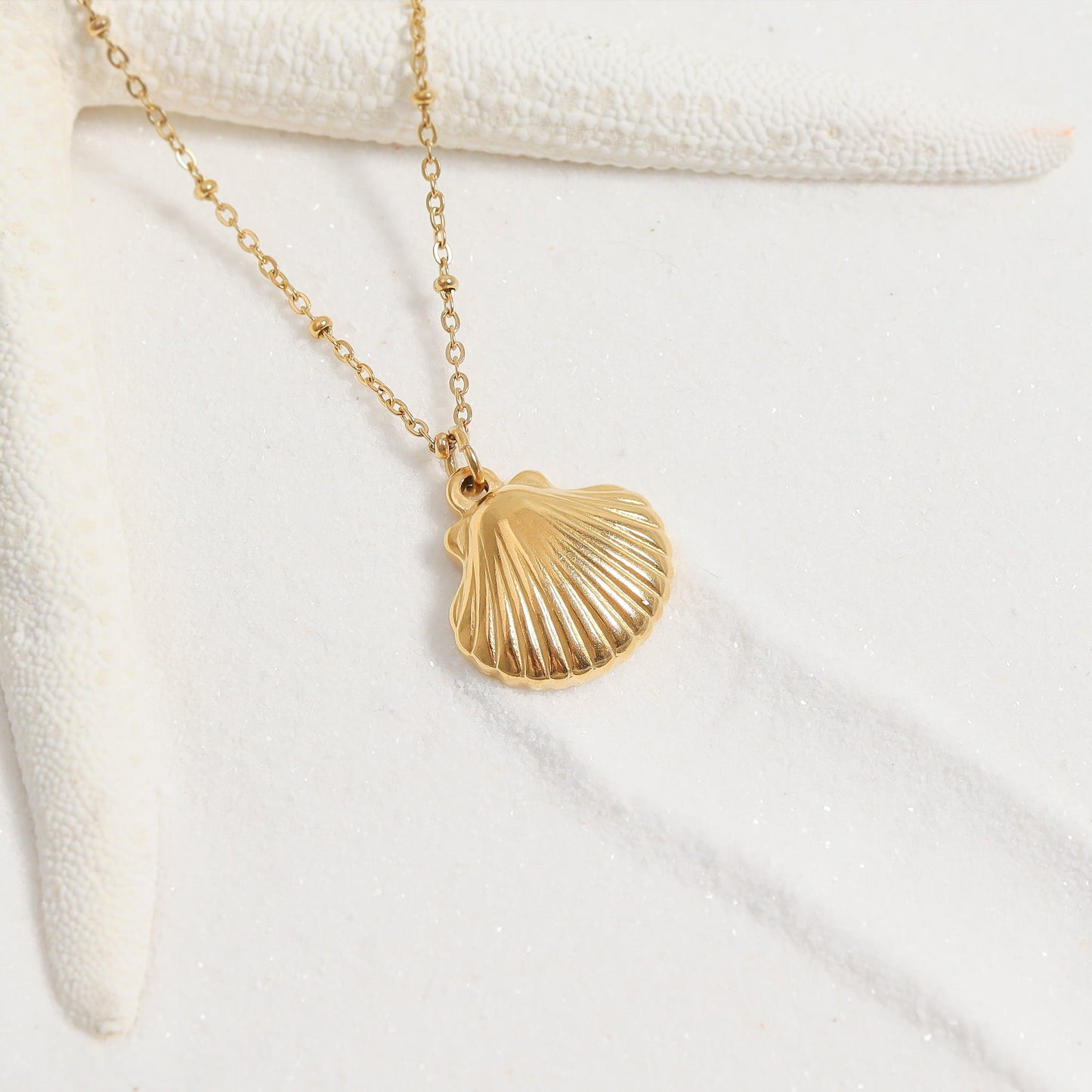 18K Gold PVD Stainless Steel Shell Charm / PDL0192